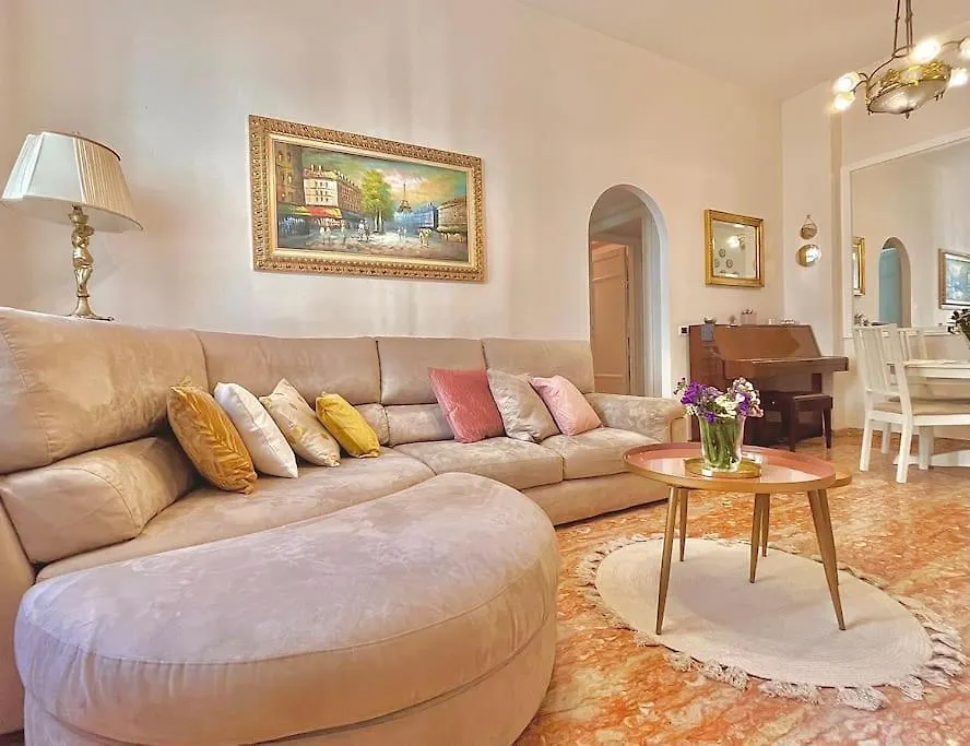 Elegant House In Rome Apartment