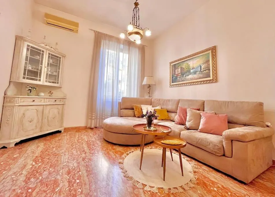 Elegant House In Rome Apartment
